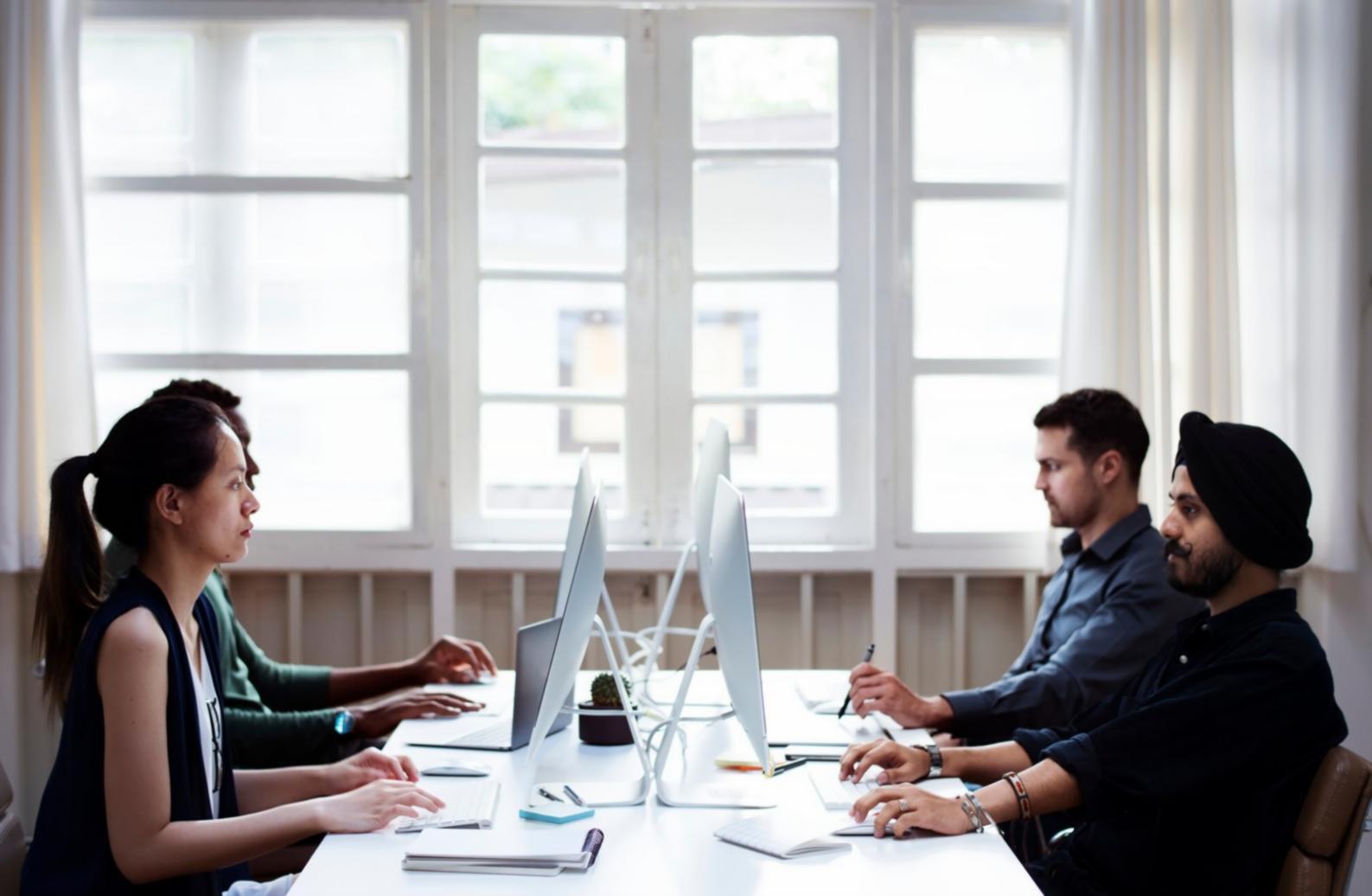 Finanzanalyst bei der Budgetauswertung